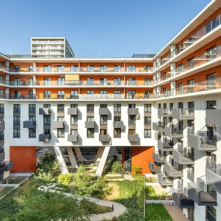 Modern With Parking And Air Conditioning In The Center Of By Renters Appartement Wrocław